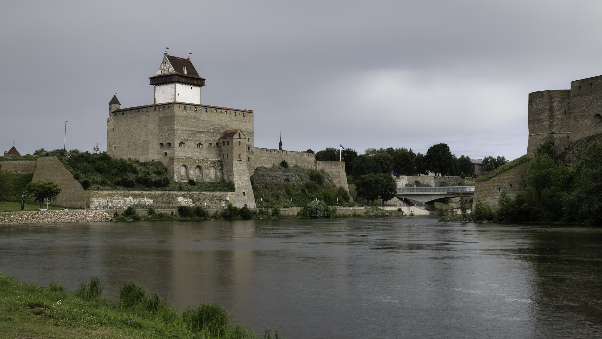 Estonian Album No. 4: Narva – Two Fortresses